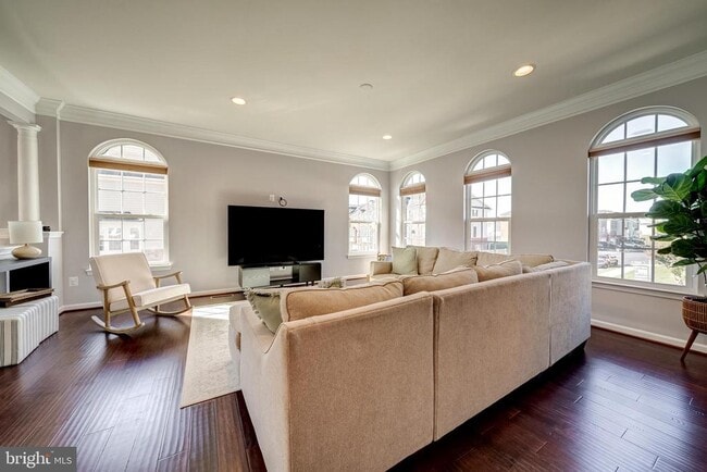 Building Photo - 25850 Clairmont Manor Square