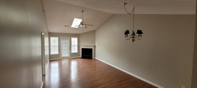 Foto del edificio - 116 Wesley Harris Cir