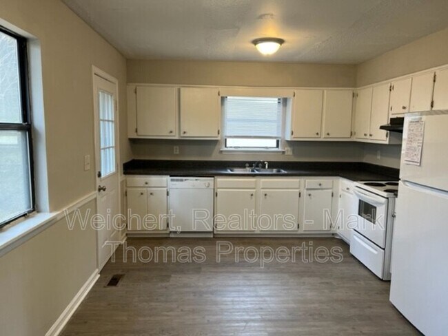 Building Photo - 2708 S Roxboro St