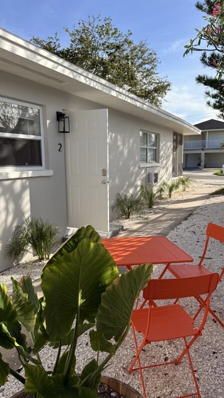 Foto principal - 13378 1st St E