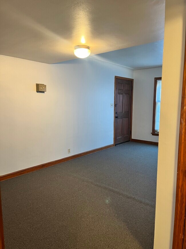 Building Photo - 2831 W Capitol Dr