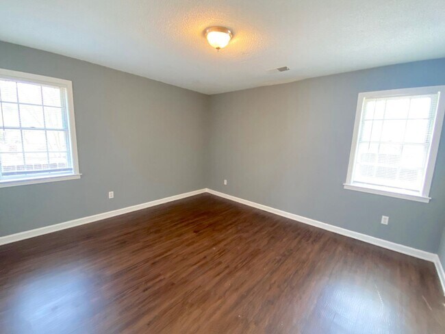 Foto del edificio - 8115 Kerry Dr