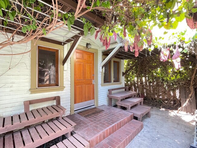 Foto del edificio - 1127 N Hoover St