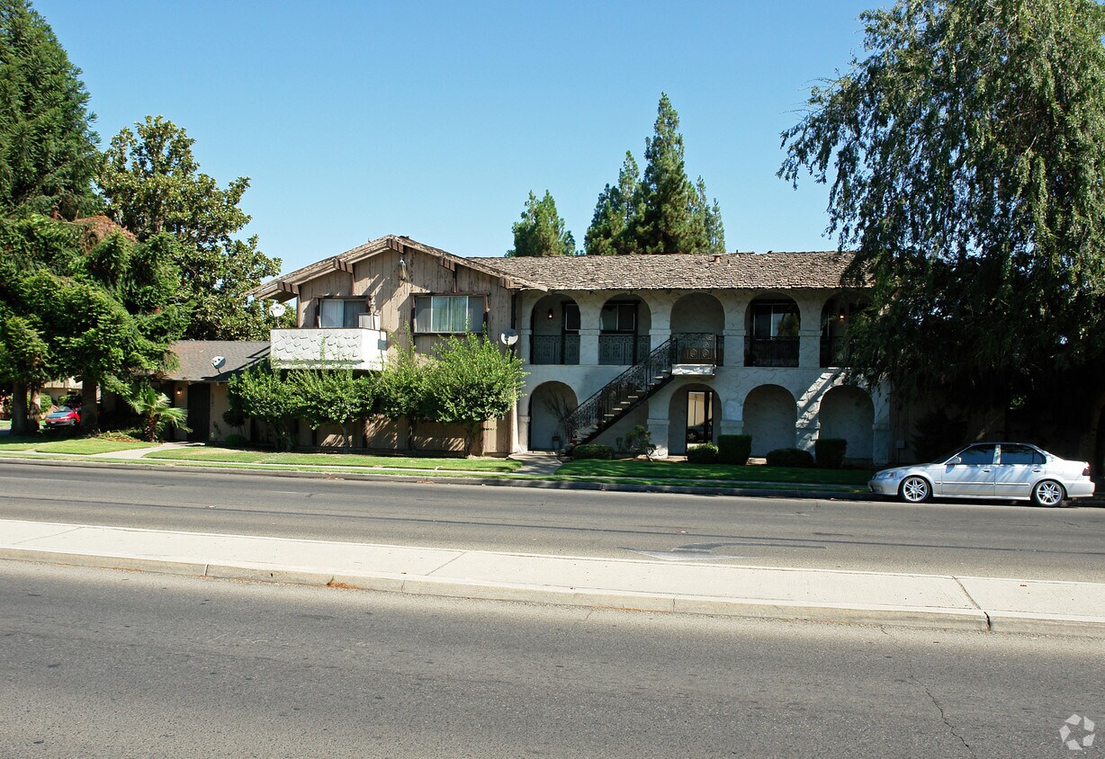1670 W Ashlan Ave, Fresno, CA 93705 Apartments in Fresno, CA