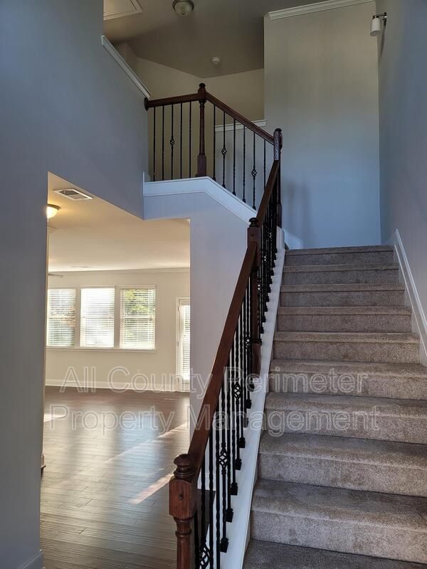 Building Photo - 5563 Lair Ln
