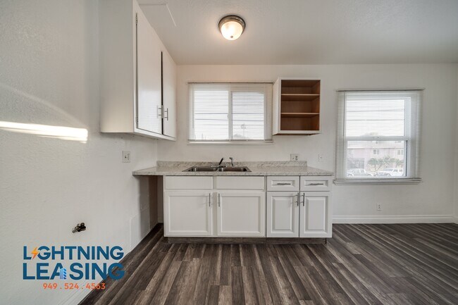 Building Photo - 14759 1/2 Vanowen-4B