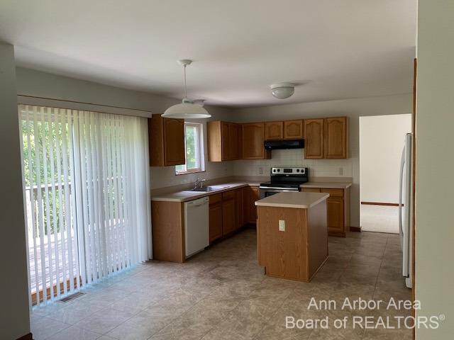 Building Photo - 3144 Dunwoodie Rd