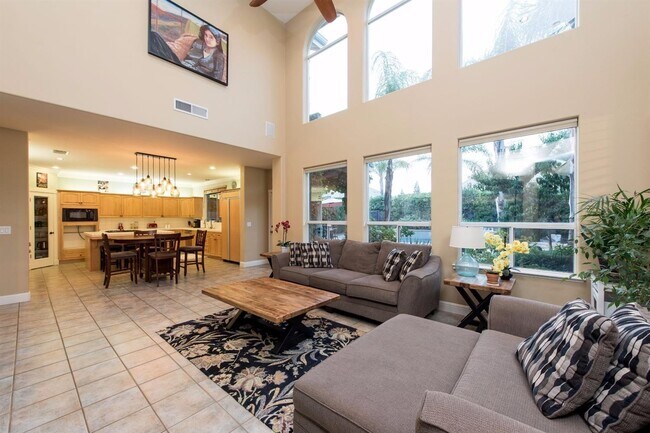 Building Photo - Stunning 3300sf North Fresno Home