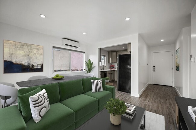 Photo - 1101 N Flower St Apartment