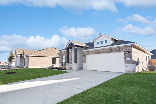 Building Photo - 10235 Six Shooter Ln