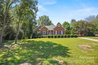 Building Photo - 2113 Fox Hunt Dr
