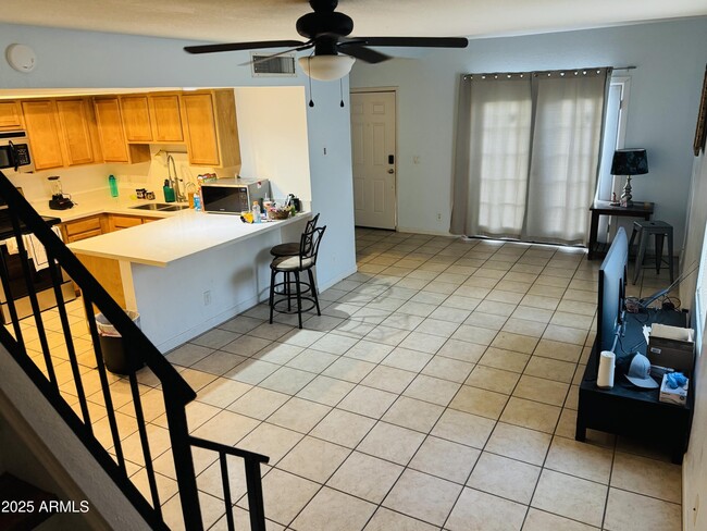 Foto del edificio - 1342 W Emerald Ave
