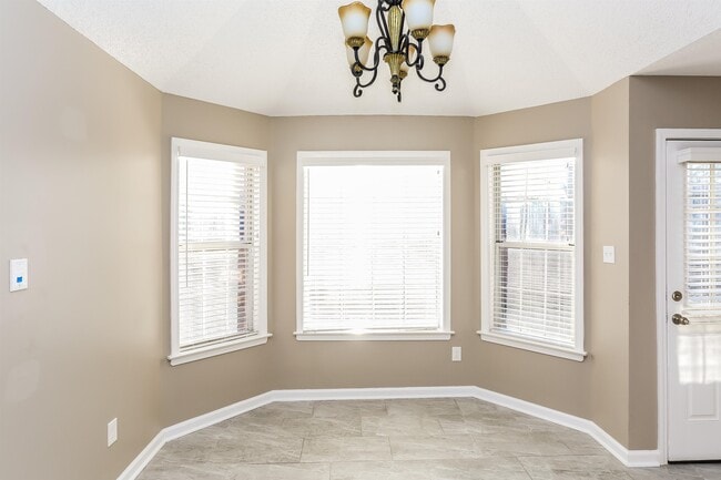 Building Photo - 7463 Hunter Trail Cove