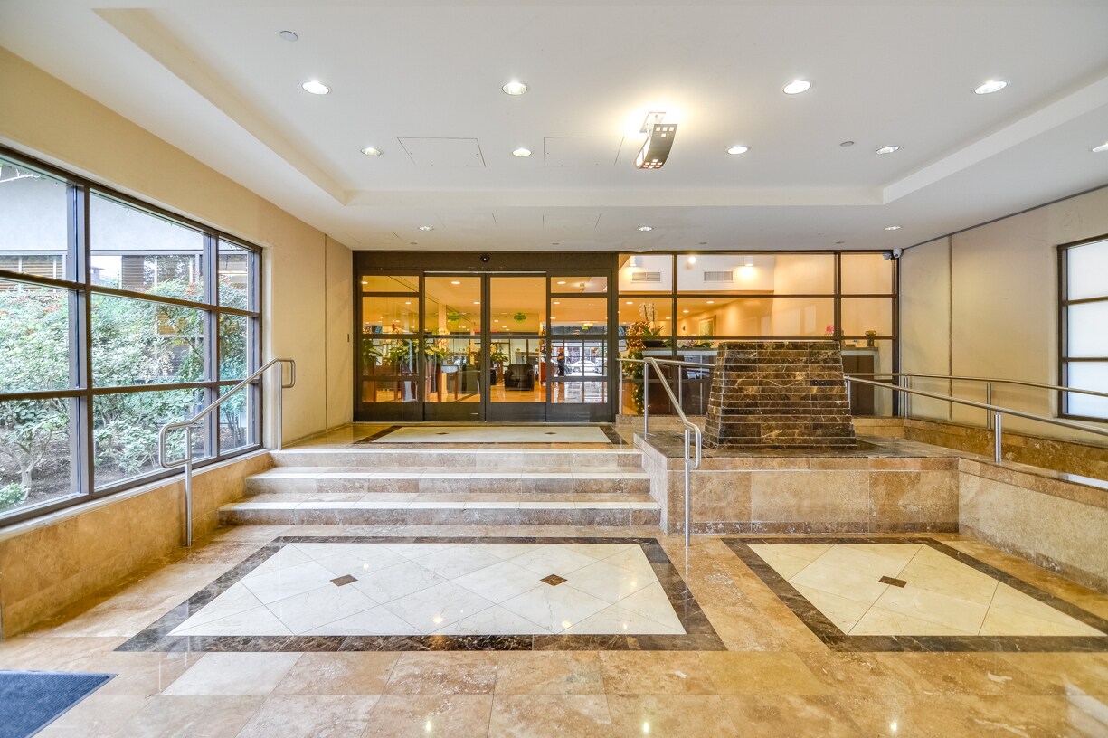 Foto principal - 600 W 9th St