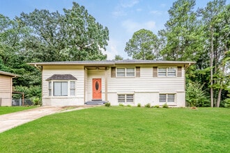 Building Photo - 825 Park Dr