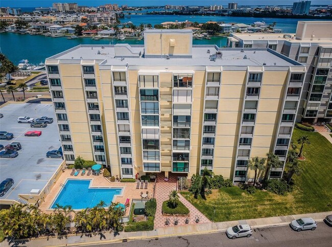 Foto del edificio - 830 S Gulfview Blvd