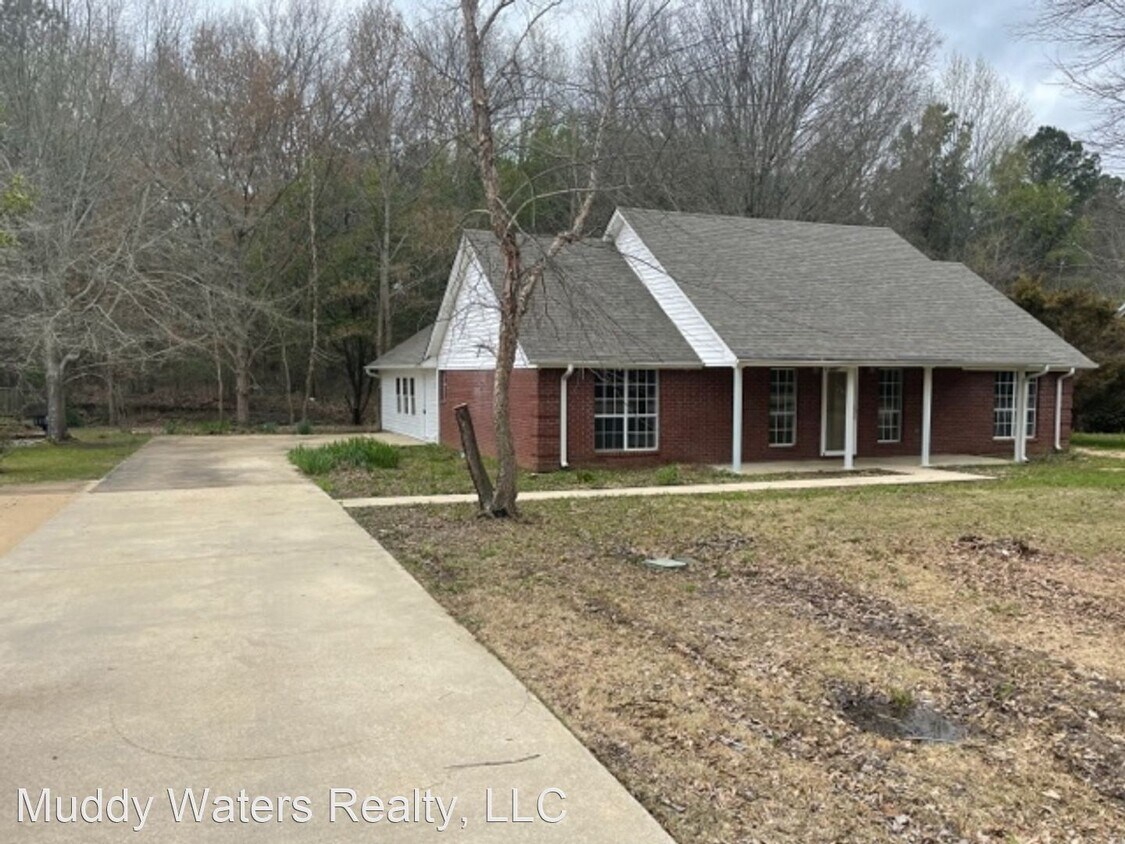 106 Oakleigh Dr, Booneville, MS 38829 House Rental in Booneville, MS