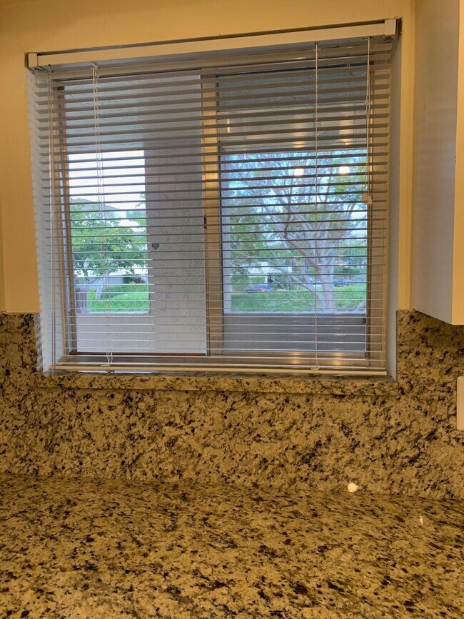 Foto del edificio - 3212 Strawflower Way