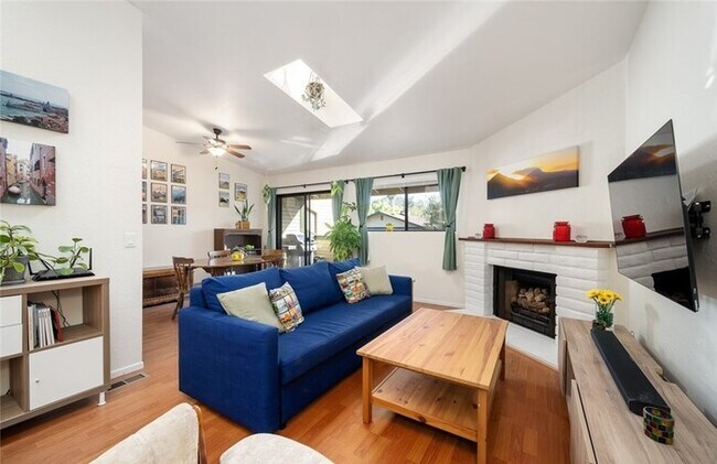 Foto del edificio - 2bedr 2bath Lovely light and bright condo