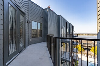 3BR, 3BA - 1316SF - The Oliver Luxury Apartments