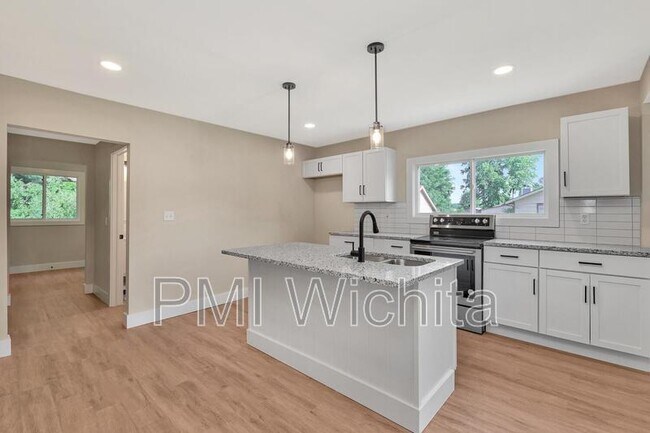 Building Photo - 339 N Joann St