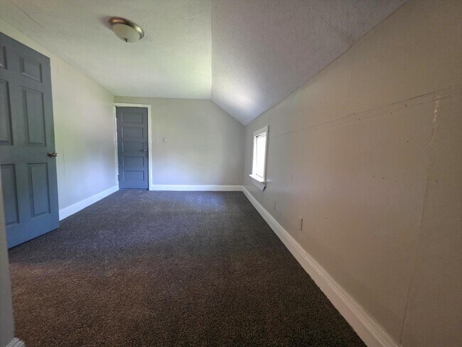 Foto del edificio - 6215 Carpenter Ave