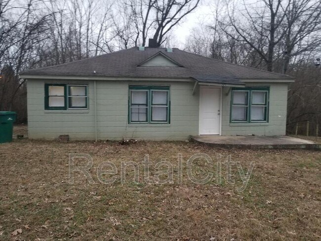 Foto del edificio - 305 Hillcrest Cir Dr