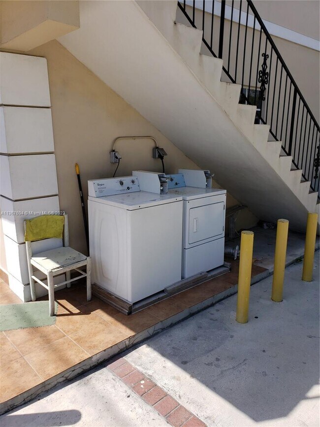 Foto del edificio - 2725 SW 25th St