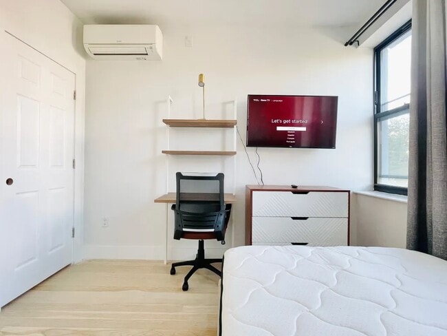 Foto del edificio - Furnished room/NOT APARTMENT
