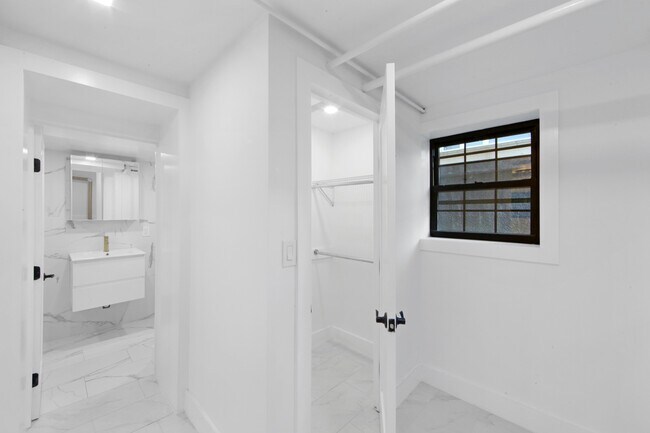 Foto del edificio - 272 Corbin Place