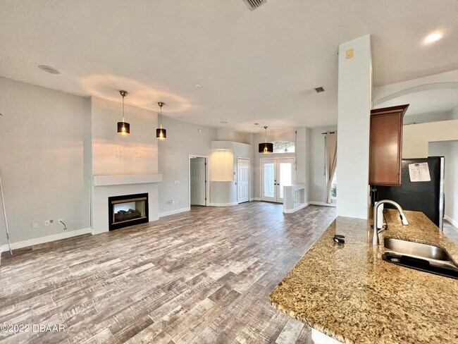 Foto del edificio - 75 Creek Bluff Way