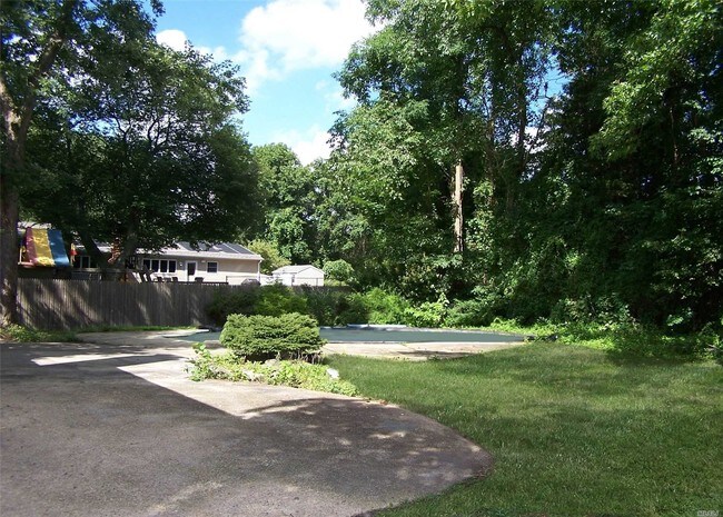 Building Photo - 305 Mt Pleasant Rd
