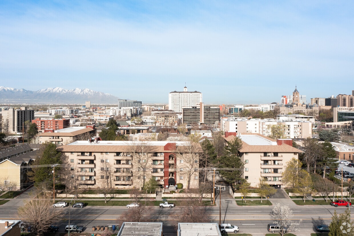 Aerial Photo - Towne Park Condominiums