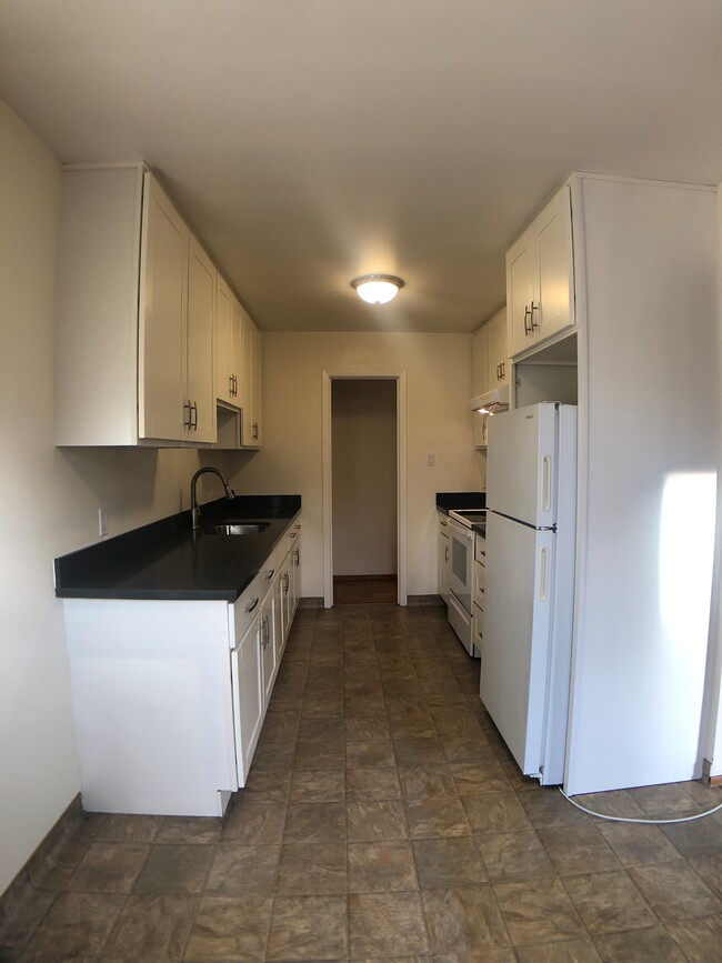 Building Photo - 36 Oakwood St