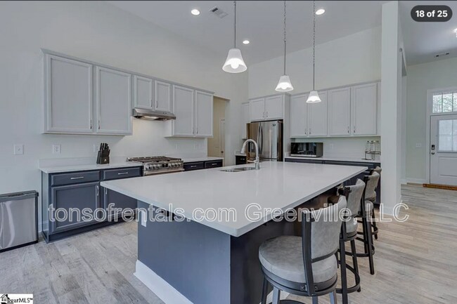 Foto del edificio - 271 Rocky Ridge Rd
