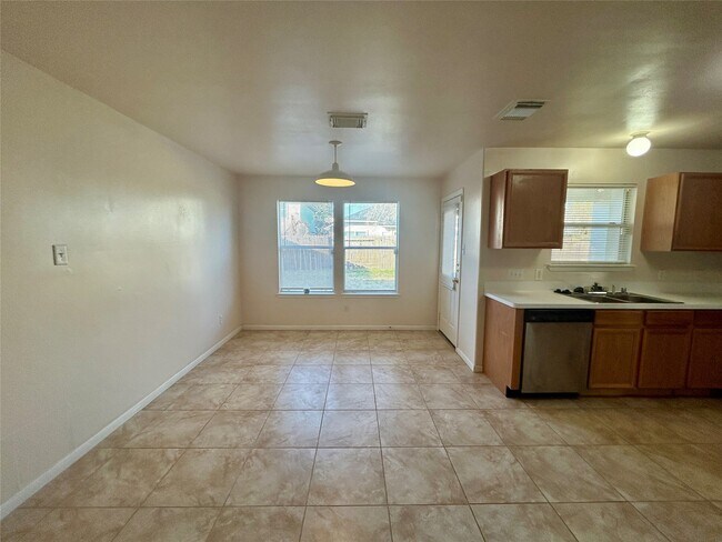 Building Photo - 19718 River Pointe Ln