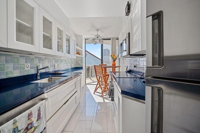 Building Photo - 3610 Yacht Club Dr