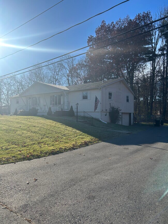 7 Meadow Ln, Salem, NH 03079 House Rental in Salem, NH