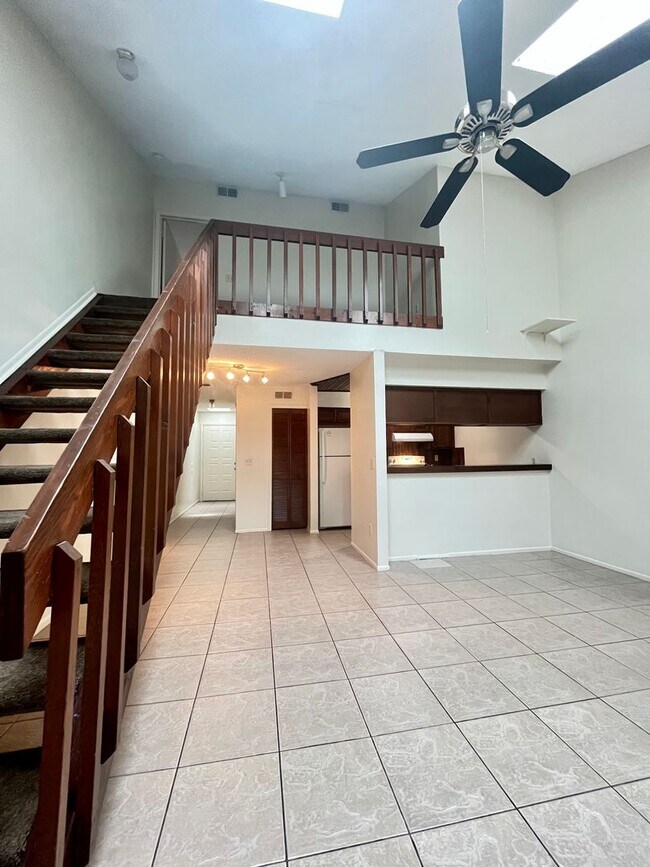 Foto del edificio - Two bedroom two bath townhome near UCF and...