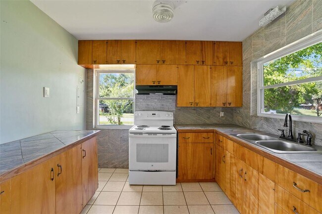 Foto del edificio - 7195 65th St N