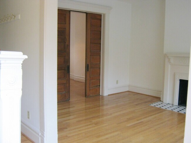 Building Photo - 758-762