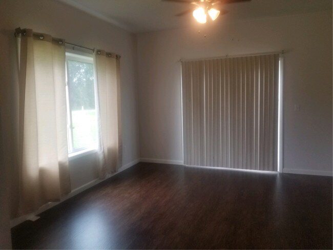 Foto del edificio - 215 Townhouse Drive