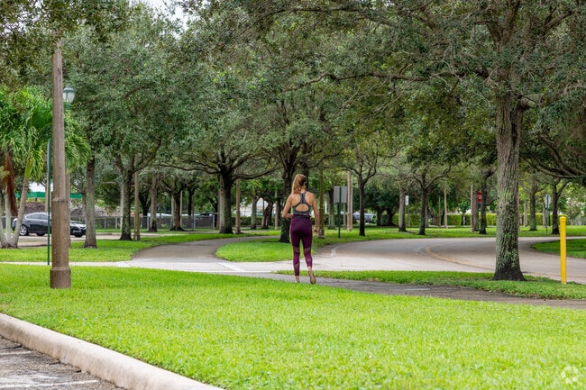 There are so many parks where you can do outdoor exercises in Plantation neighborhood.