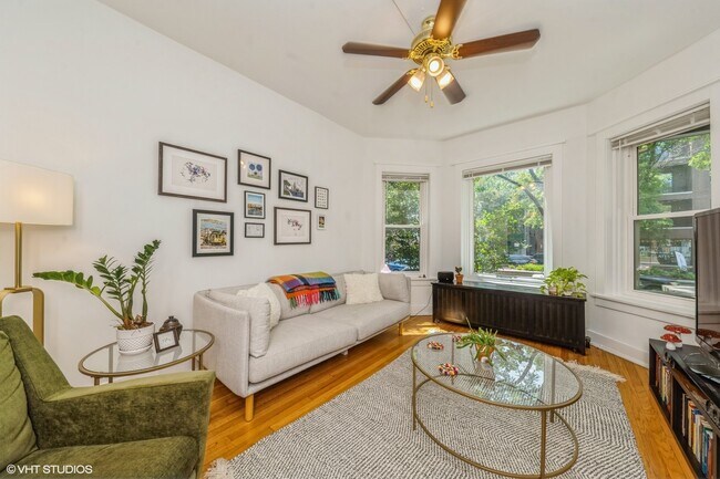 Foto del edificio - 3721 N Ashland Ave