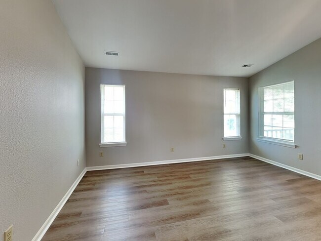 Building Photo - MOVE IN SPECIAL! 3 bed 2 bath in Franklin ...