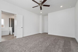 Building Photo - 906 Golden Willow Ln