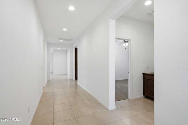 Foto del edificio - 3810 N 101st Dr