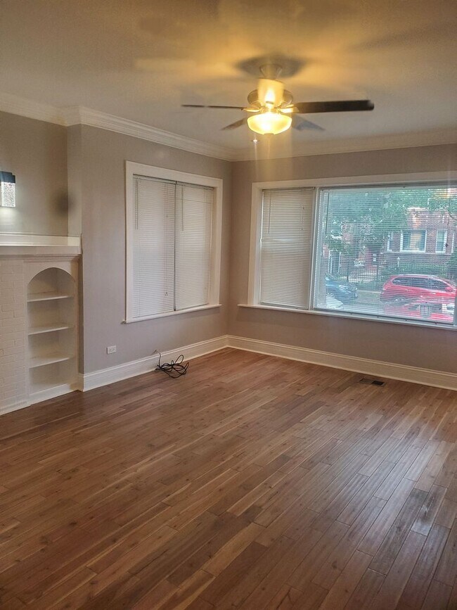 Foto del edificio - 7940 S Rhodes Ave
