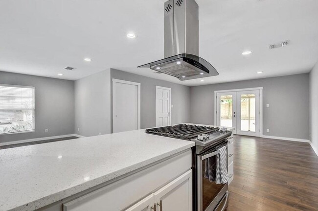Foto del edificio - 7611 Northcrest Blvd