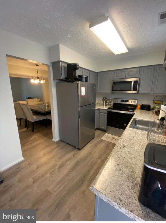 Foto del edificio - 6276 Whistlers Pl